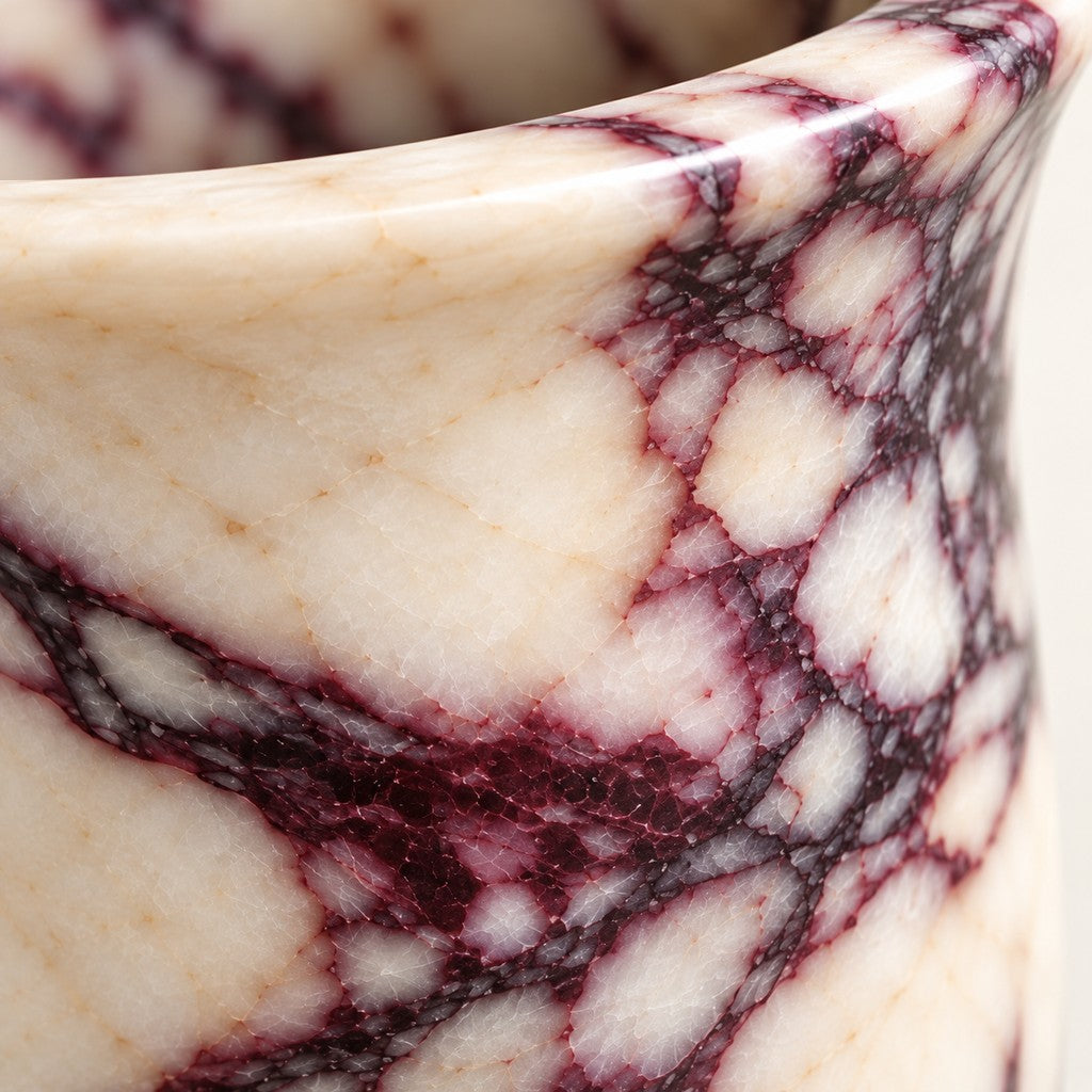 Goblet Candle Holder: close-up of the Calacatta Viola surface