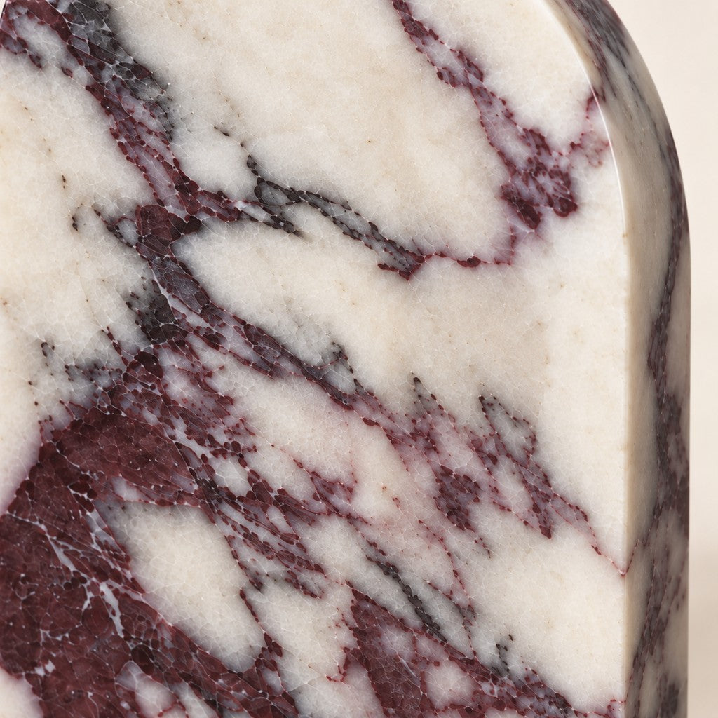 Large Arched Stone Ornament: close-up of the Calacatta Viola surface