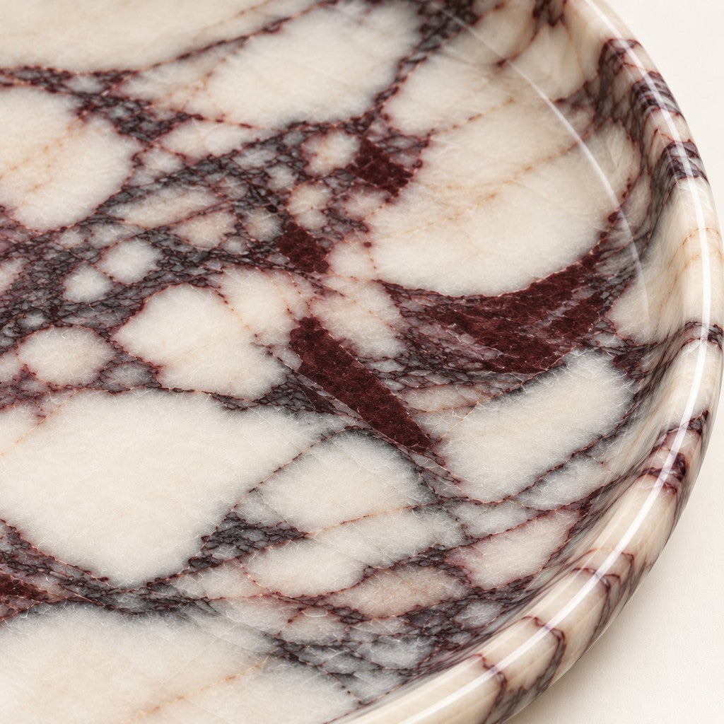 Round Tray — Curved Rim: close-up of the Calacatta Viola surface