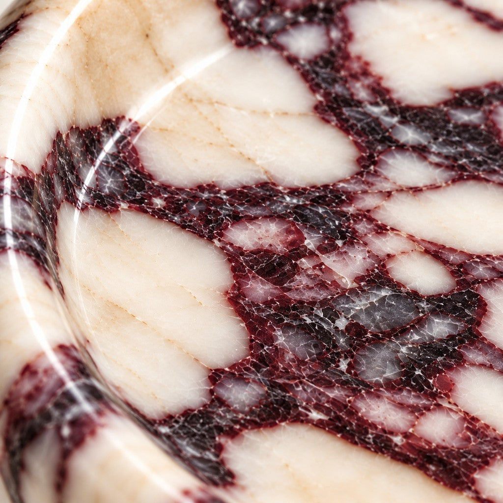 Round Jewelry Dish: close-up of the Calacatta Viola surface