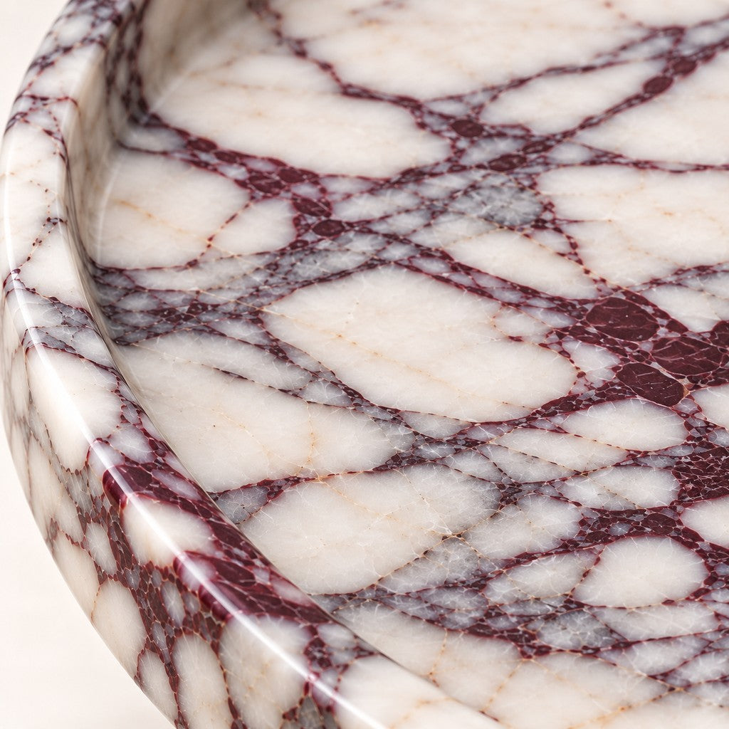 Round Tray with Round Base: close-up of the Calacatta Viola surface