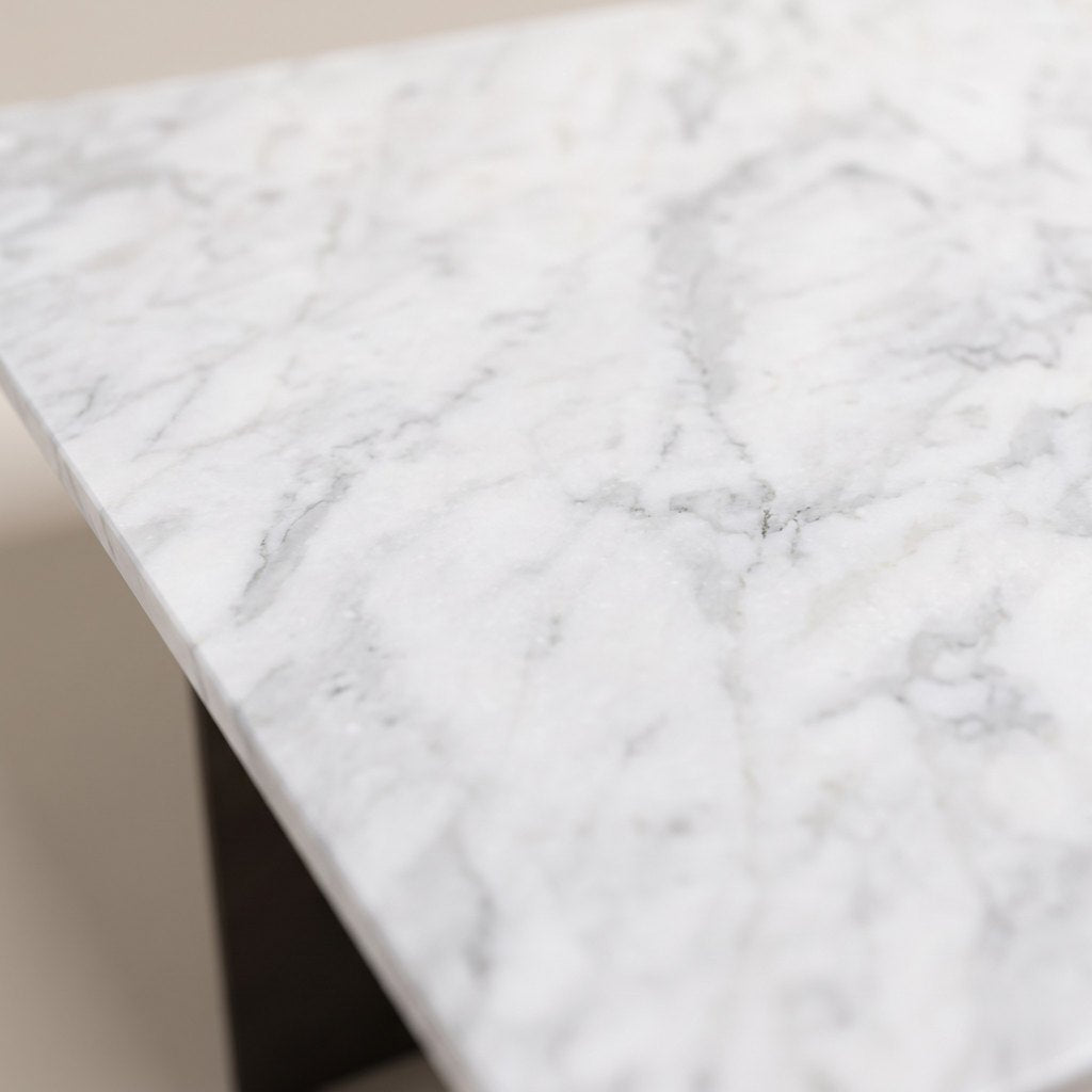 U-Leg Carrara Marble Dining Table: close-up of the Carrara marble surface